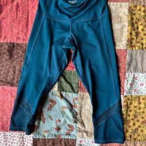 Old Navy Active Cropped Legging - Size M (8) - Dark green.